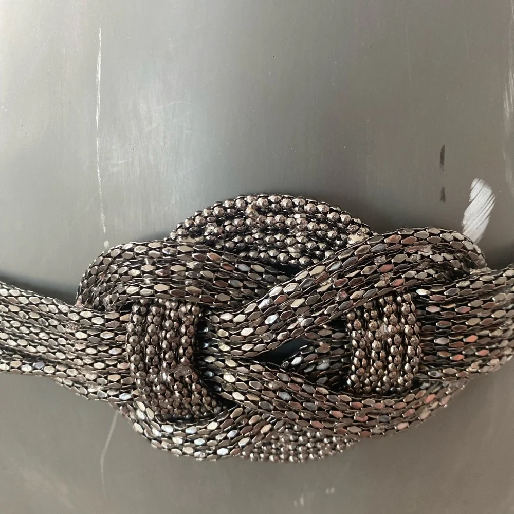 Danier Metallic Beaded Knot Belt/ woman’s one size - Picture 5 of 12